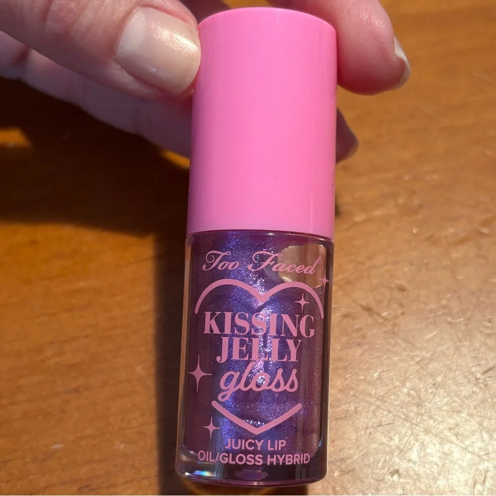 Too Faced Kissing Jelly Gloss Birthday Kiss